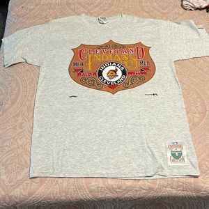 XL Nutmeg Men’s Vintage Cleveland Indians MLB T shirt.